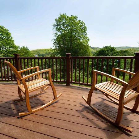 Berkshire Vacation Rentals: Great Barrington Cabin Sleeps 14 Walk To Town Exterior photo